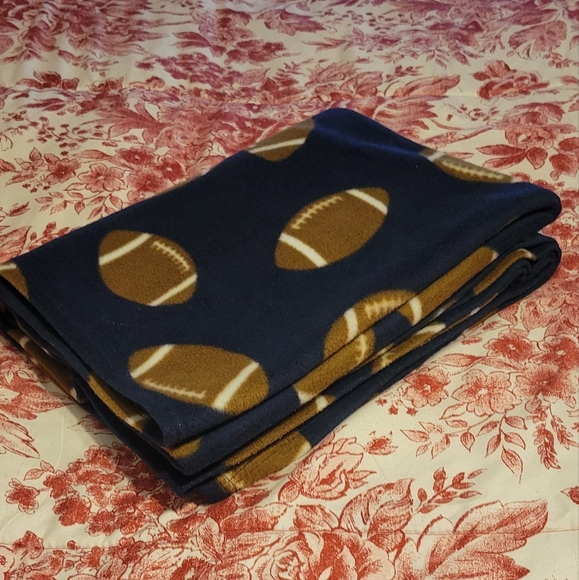 Kohl's Kids Football Fleece Blanket - Picture 4 of 4